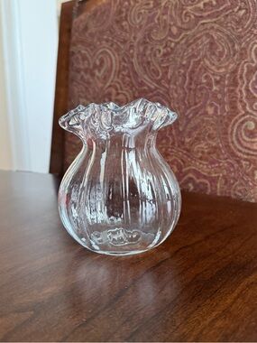 Vtg 1950’s Clear Hand-blown Art Glass Ruffled Rim & Vertical Ribbed Design Vase